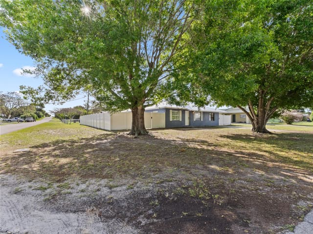 304 8th Avenue SW, Whispering Palms Unit 5, Vero Beach, FL