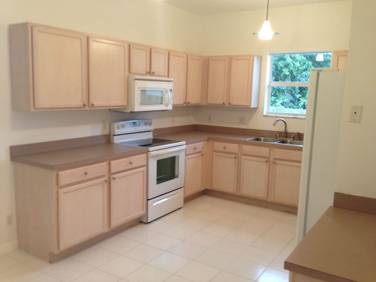 1731 Lavue Avenue — photo 2