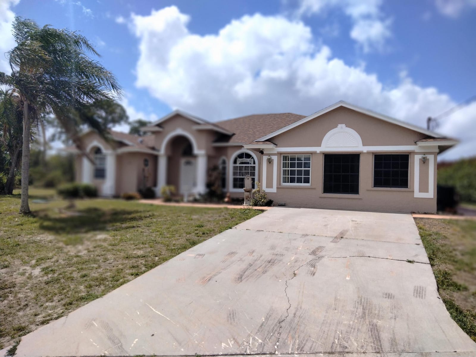 312 SW Buzby Court — photo 1