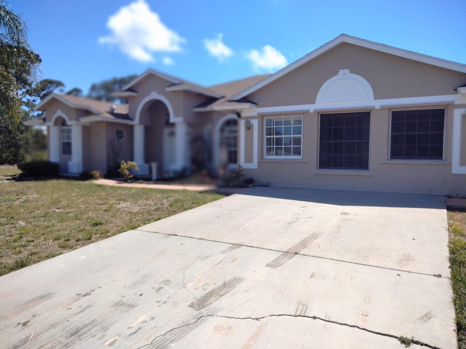 312 SW Buzby Court — photo 2