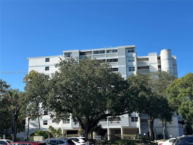 3301 Spanish Moss Terrace 501, sold in Lakes Of Inverrary, Lauderhill, FL