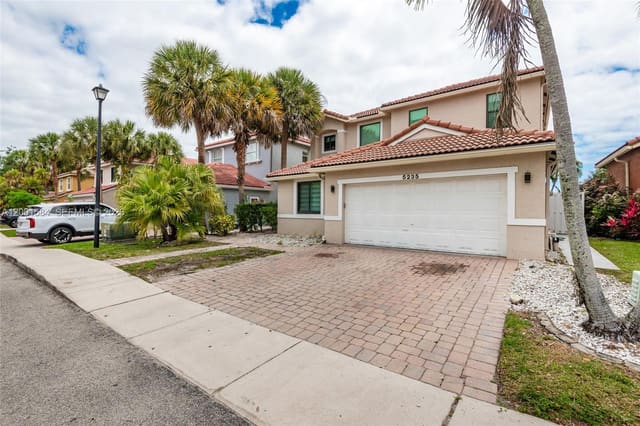 5235 SW 38th Avenue, sold in Maple Ridge, Fort Lauderdale, FL