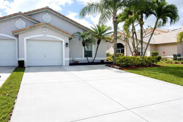 10614 Lake Shore Drive, Wellington, FL 33414
