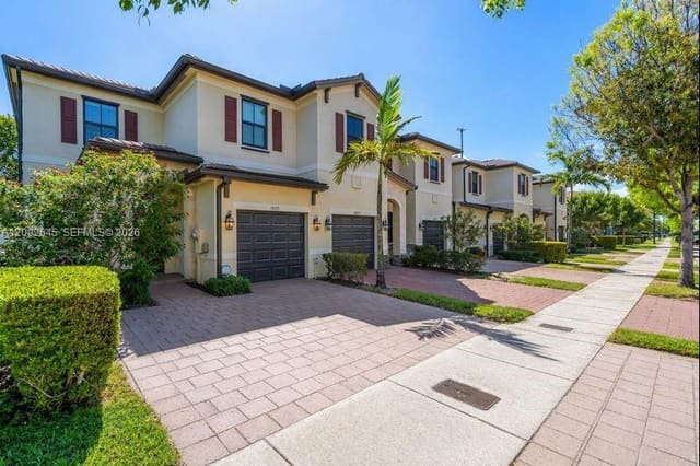 10371 W 32nd Lane, sold in Aquabella Section One, Hialeah, FL