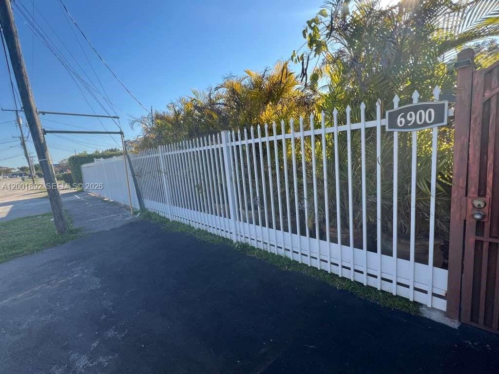 6900 SW 22nd Street, Miami, FL 33155 photo 15