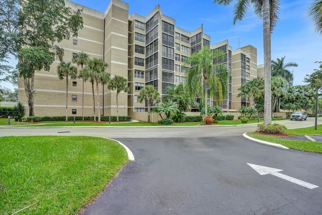 16300 Golf Club Road 109, Weston, FL 33326