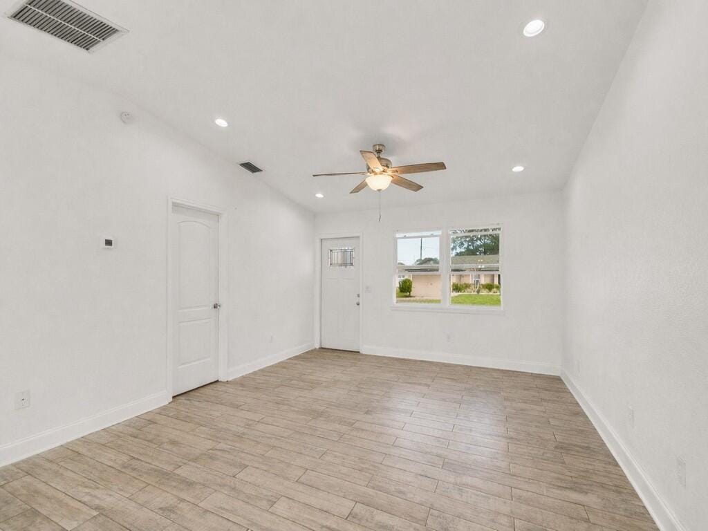 980 SW Connecticut Terrace — photo 5