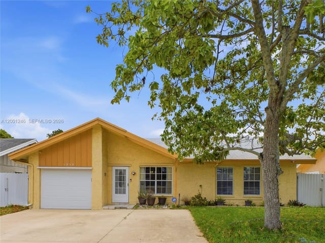 1319 SW 74th Avenue, North Lauderdale, FL 33068