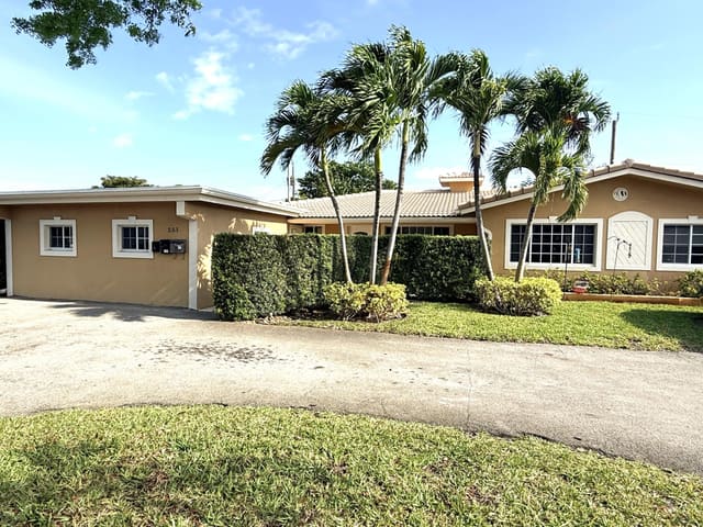 551 SE 15th Street W, Pompano Beach, FL 33062
