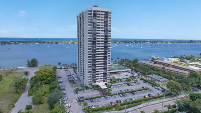 5600 N Flagler Drive 904, sold in Palm Beach House Condo, West Palm Beach, FL