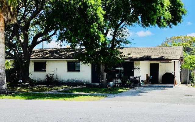 1200 W Broward Street, sold in Lantana Heights 5, Lantana, FL