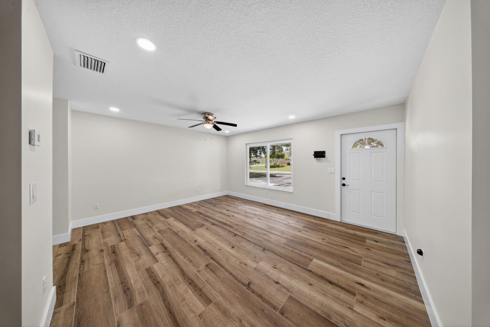 1451 SE Grapeland Avenue — photo 8