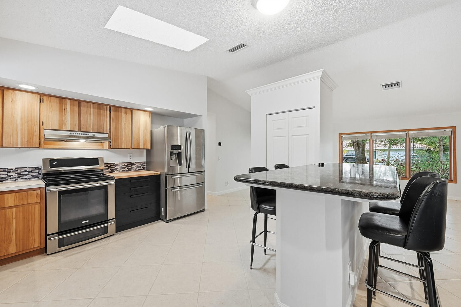8857 NW 3rd Place, Coral Springs, FL 33071 photo 2