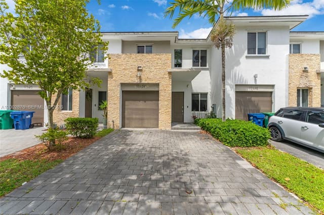 17624 SW 149th Place, sold in Venetian Parc, Miami, FL