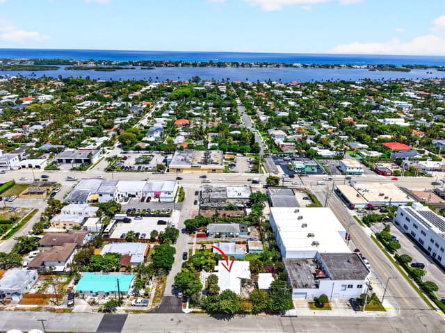 424 Oxford Street, sold in Colonial Estates, West Palm Beach, FL