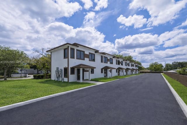 4717 SW 32nd Avenue, Dania Beach, FL 33312