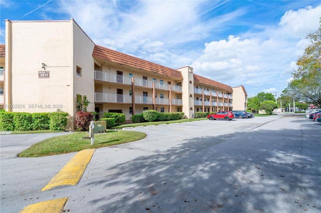 2811 N Pine Island Road 108, sold in Sunrise Lakes 71 Condo, Sunrise, FL