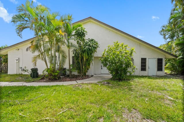 200 SW 29th Avenue, sold in Homewood Lakes Sec D, Delray Beach, FL