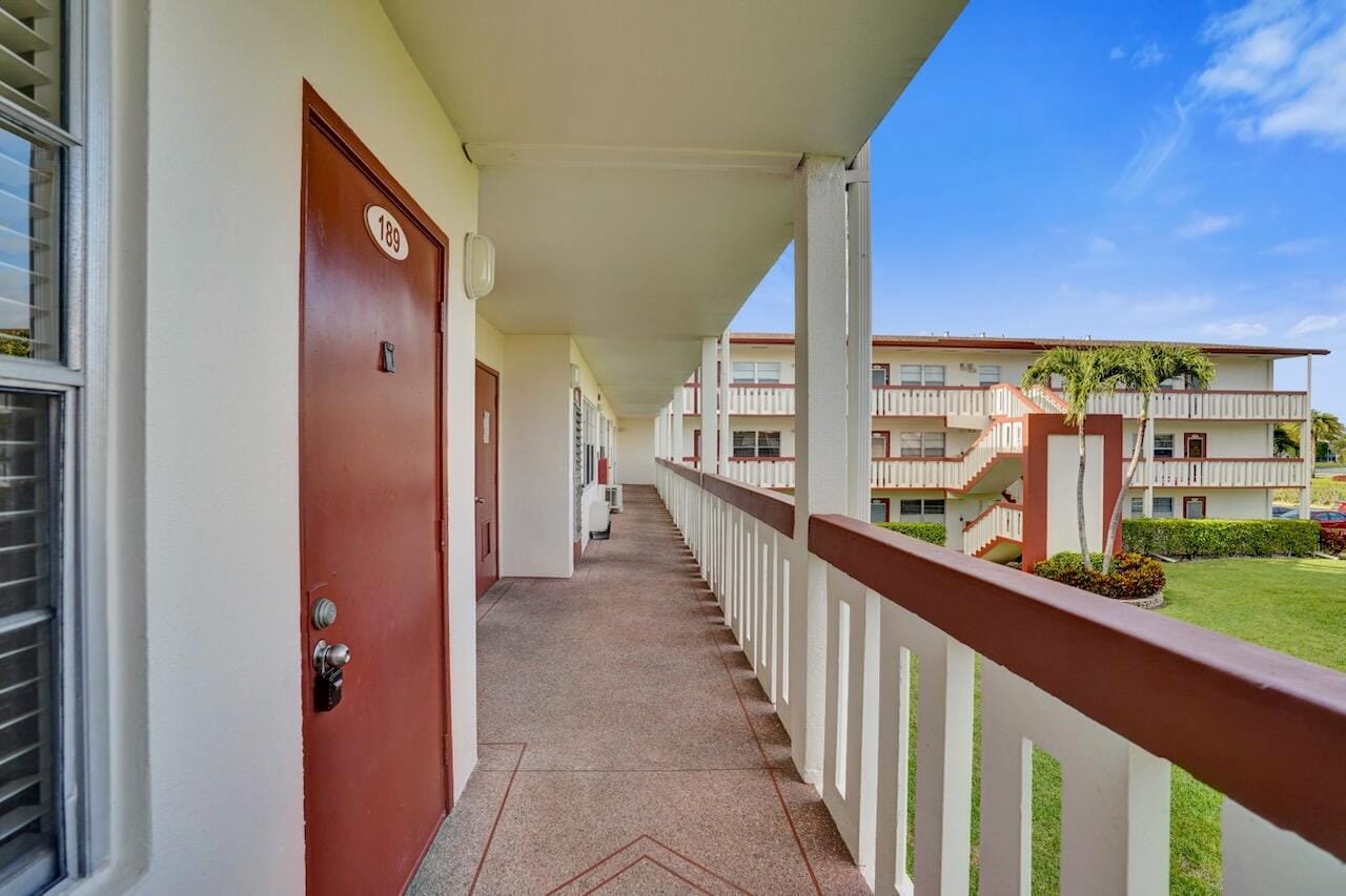 189 Brighton E, Boca Raton, FL 33434 photo 5