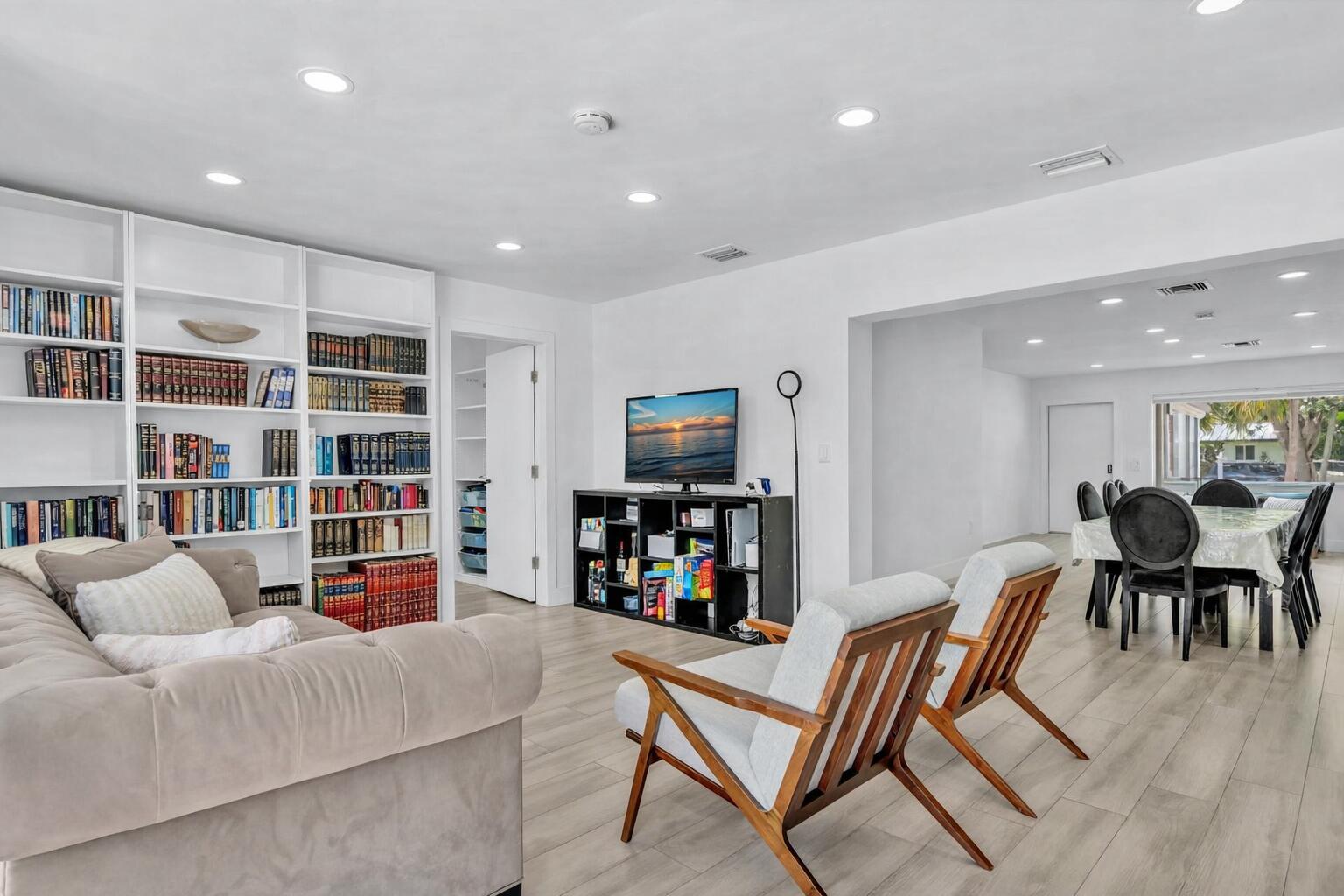 2003 N 42nd Avenue, Hollywood, FL 33021, Hollywood