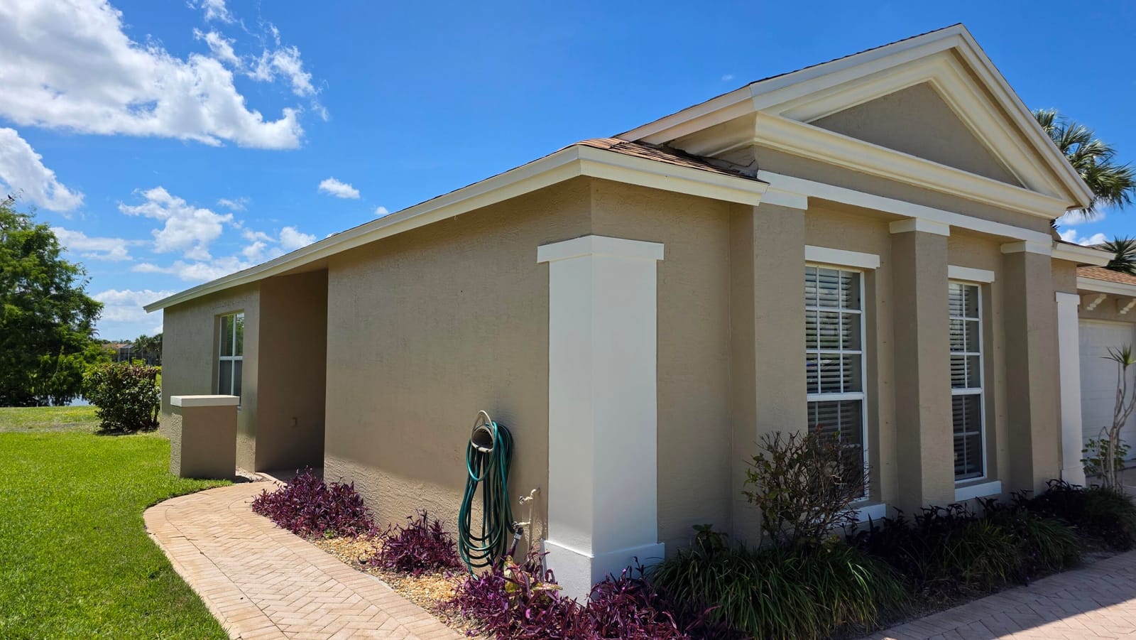 538 SW Indian Key Drive — photo 2