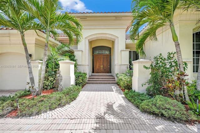 10430 Kestrel Street, Plantation, FL 33324