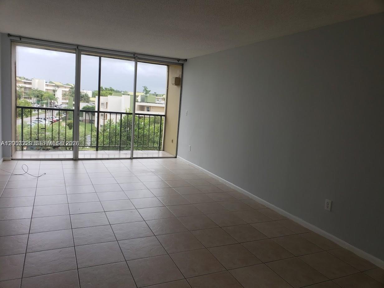 8840 Fontainebleau Boulevard 402, Miami, FL 33172, Miami
