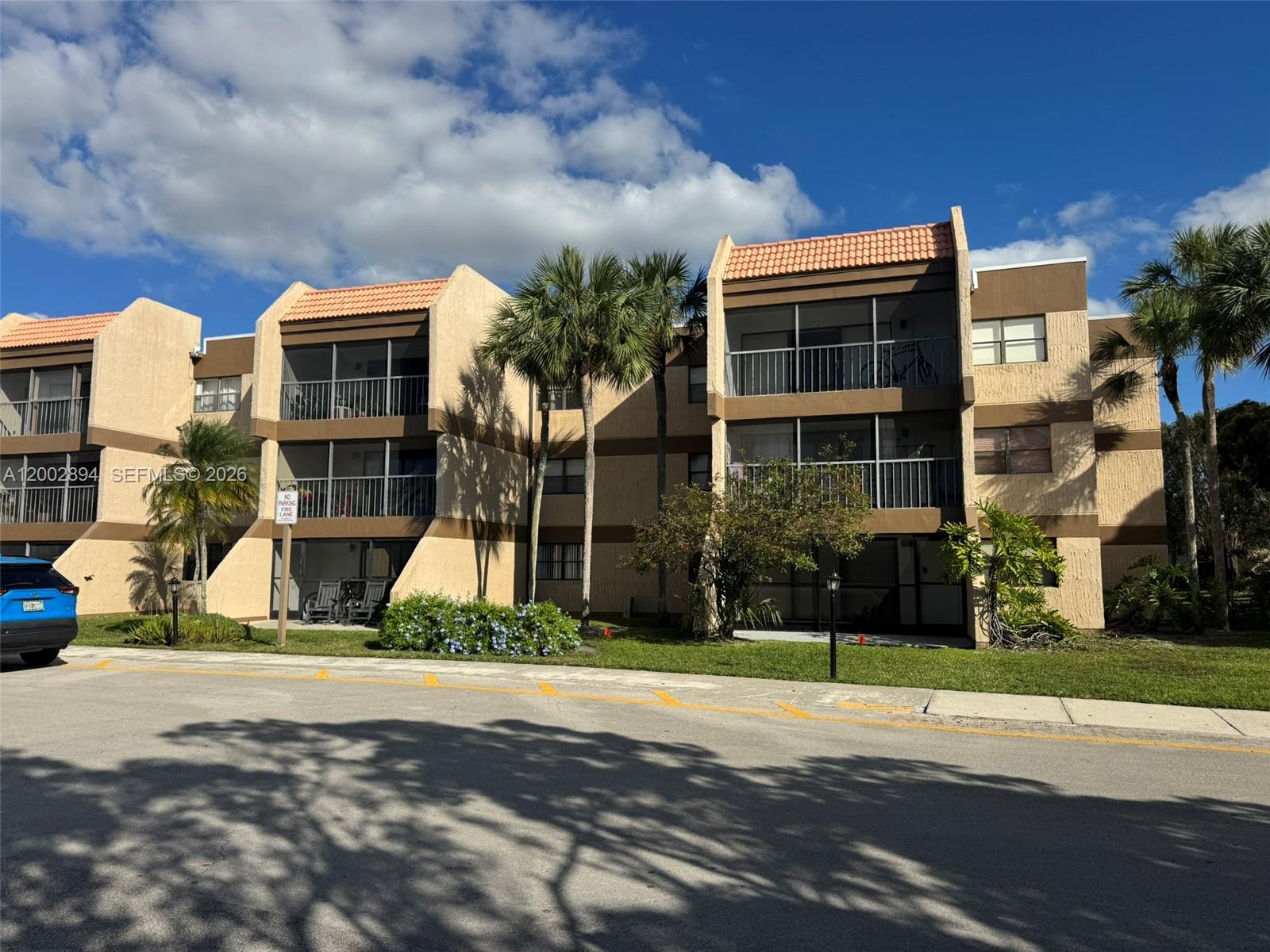 240 Lakeview Drive 112, Weston, FL 33326, Weston