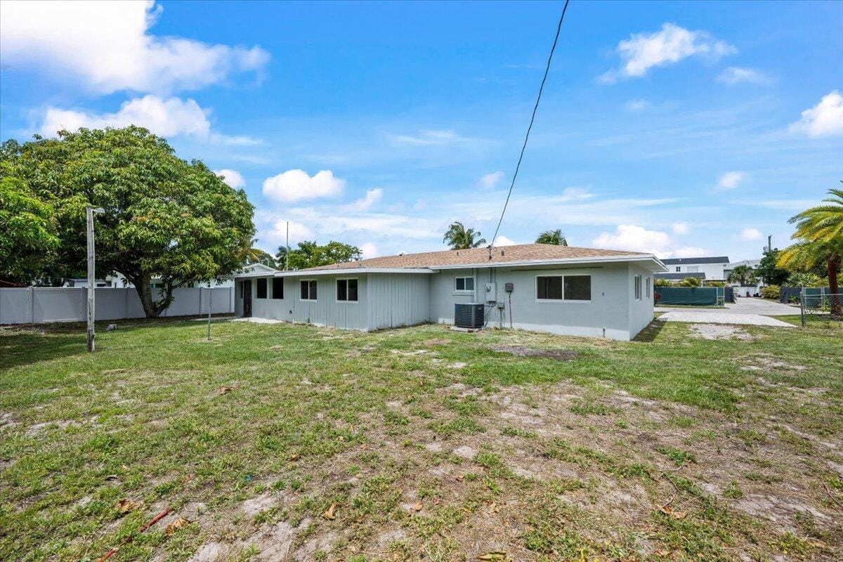 1612 Sherwood Avenue, Mangonia Park, FL 33407 photo 27