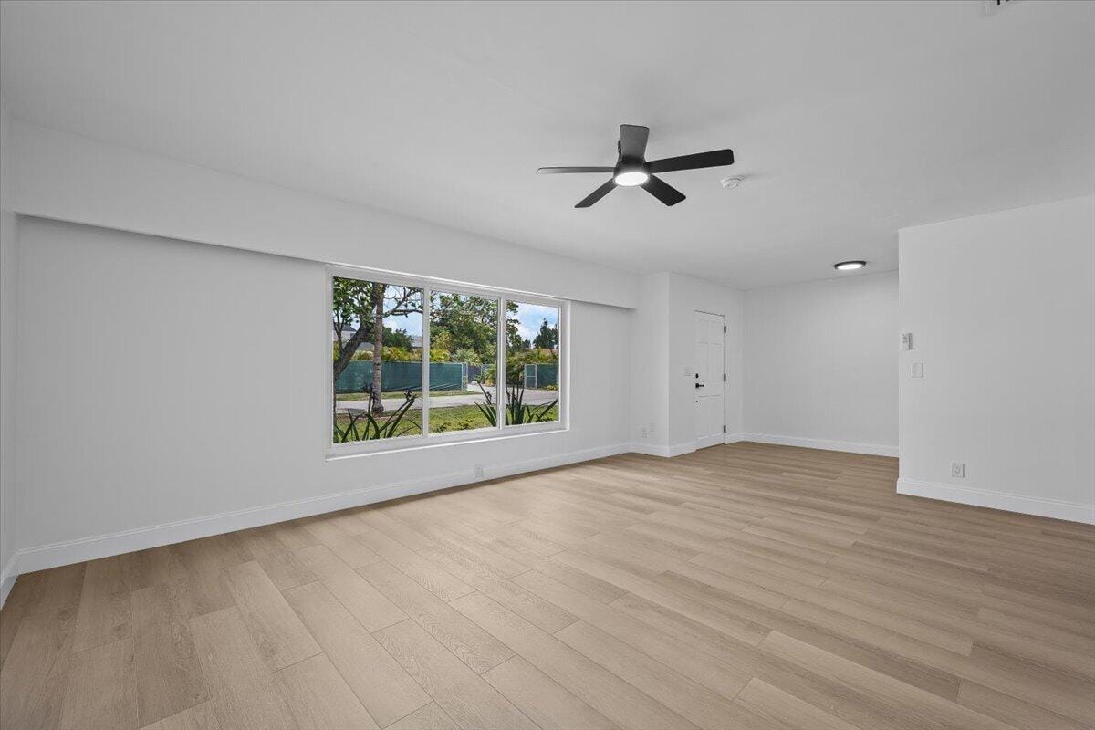 1612 Sherwood Avenue, Mangonia Park, FL 33407 photo 8