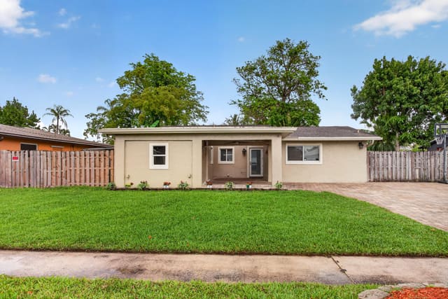 8122 NW 73rd Avenue, sold in Sunflower First Add, Tamarac, FL