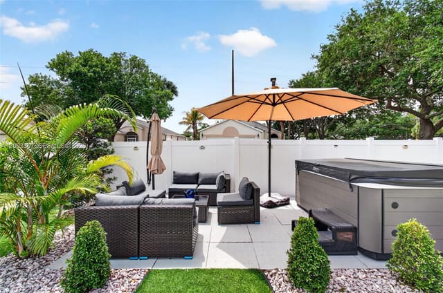 31 E Bentwater Circle, Boynton Beach, FL 33426