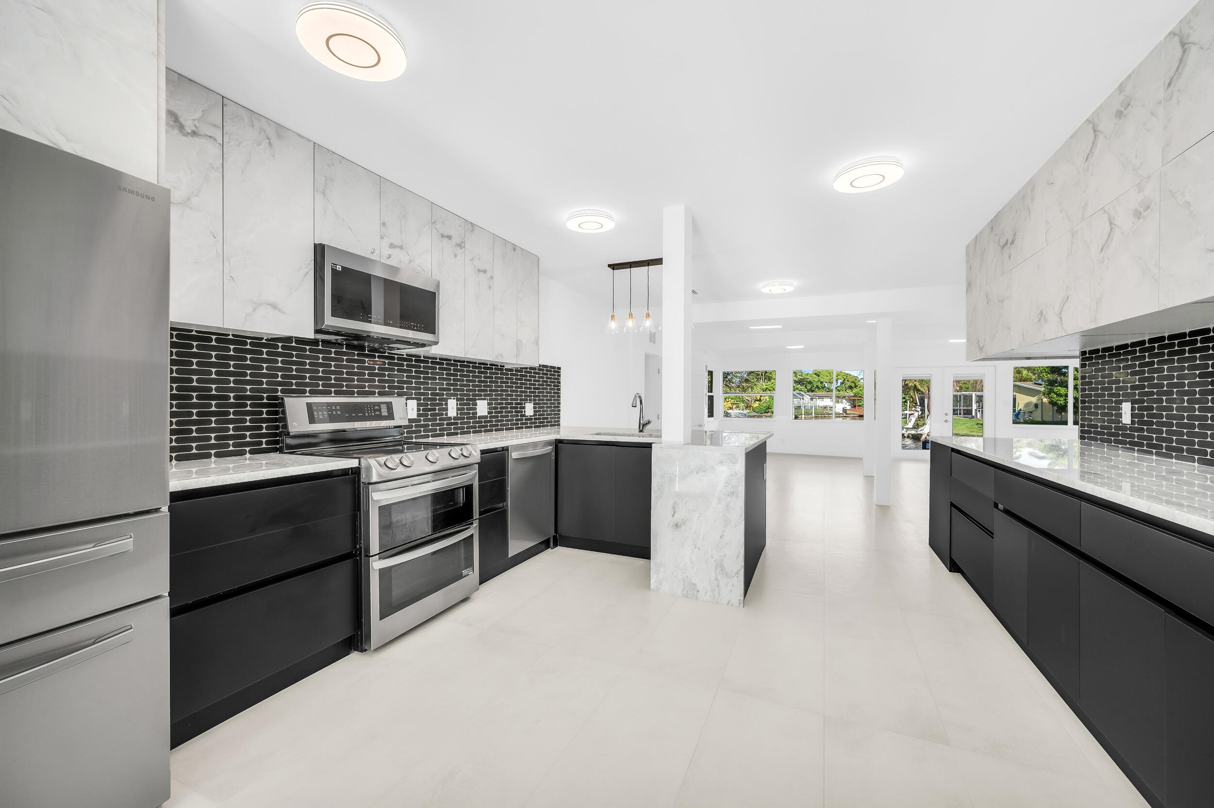 3470 NW 21st Avenue — photo 3