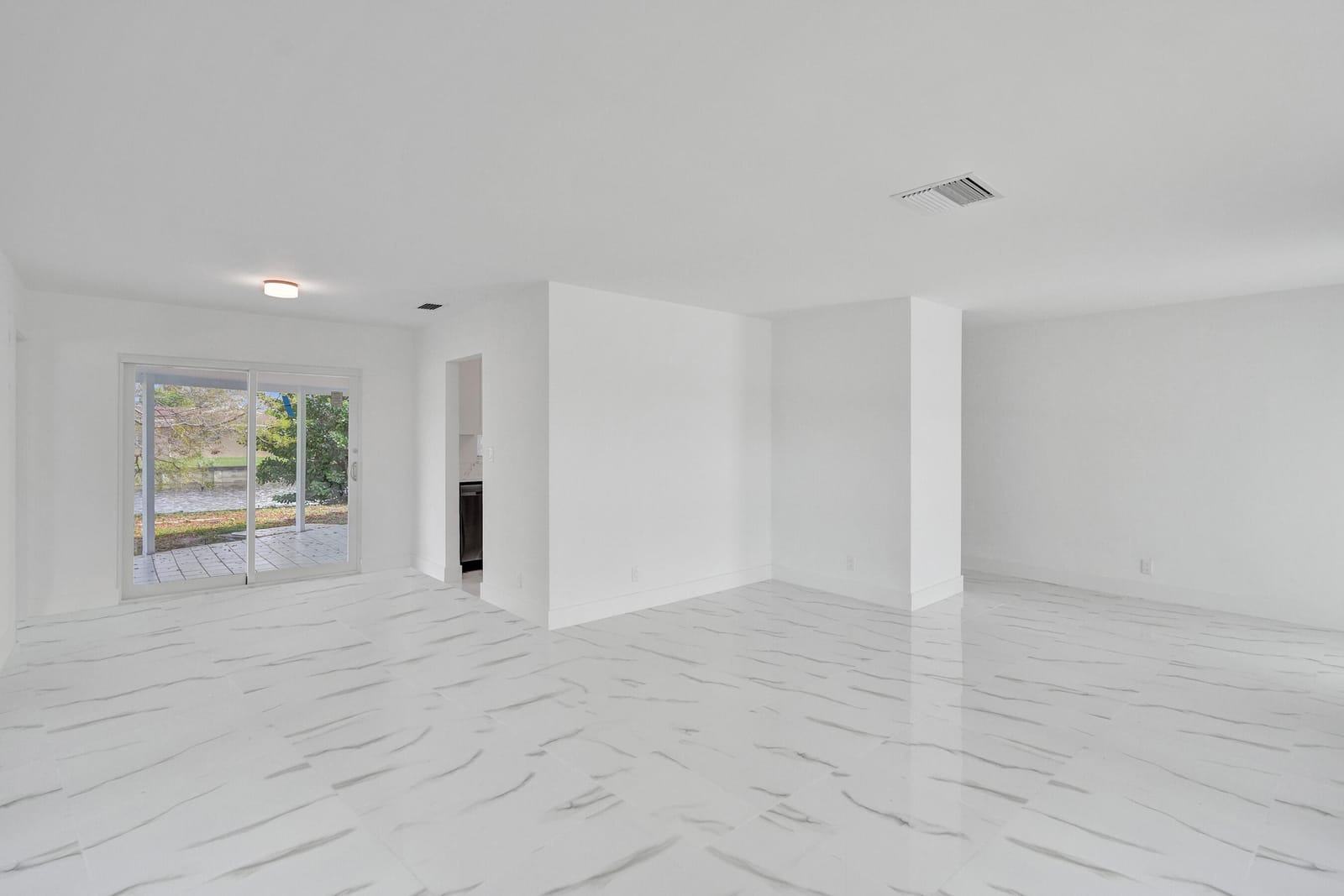 6606 NW 95th Avenue — photo 3