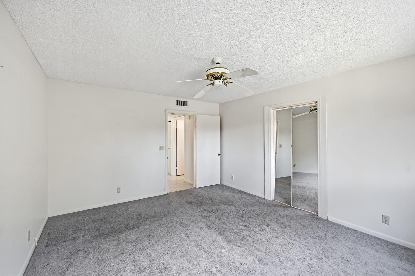 5370 Las Verdes Circle 219 — photo 11