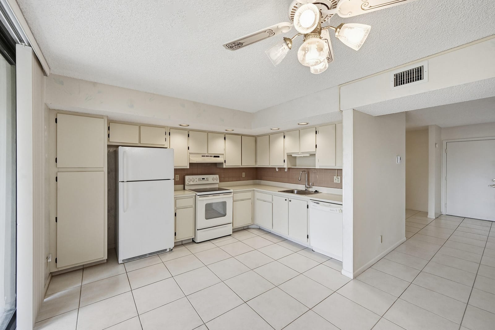 5370 Las Verdes Circle 219 — photo 3