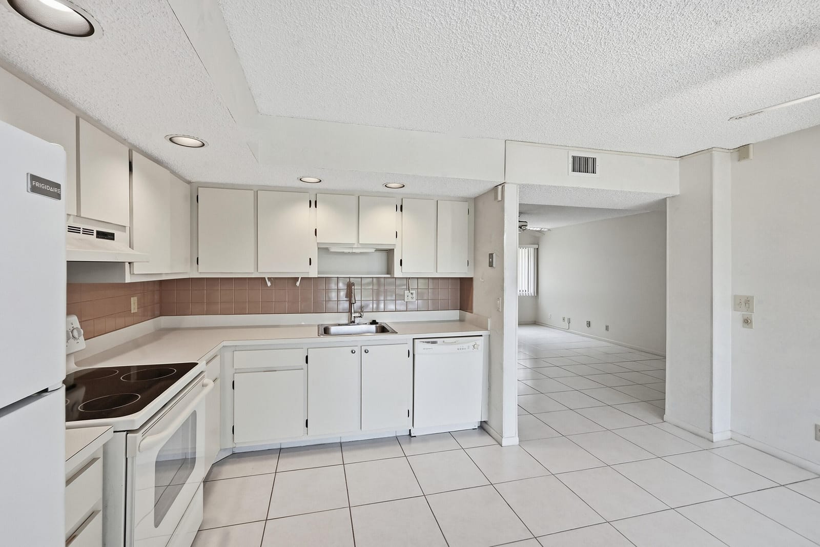 5370 Las Verdes Circle 219 — photo 4