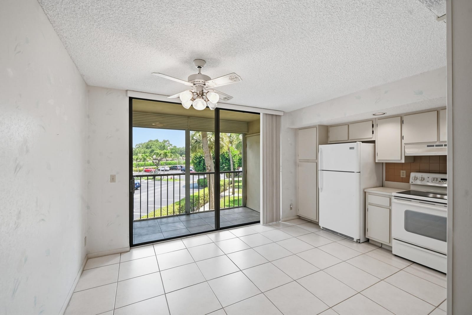 5370 Las Verdes Circle 219 — photo 5