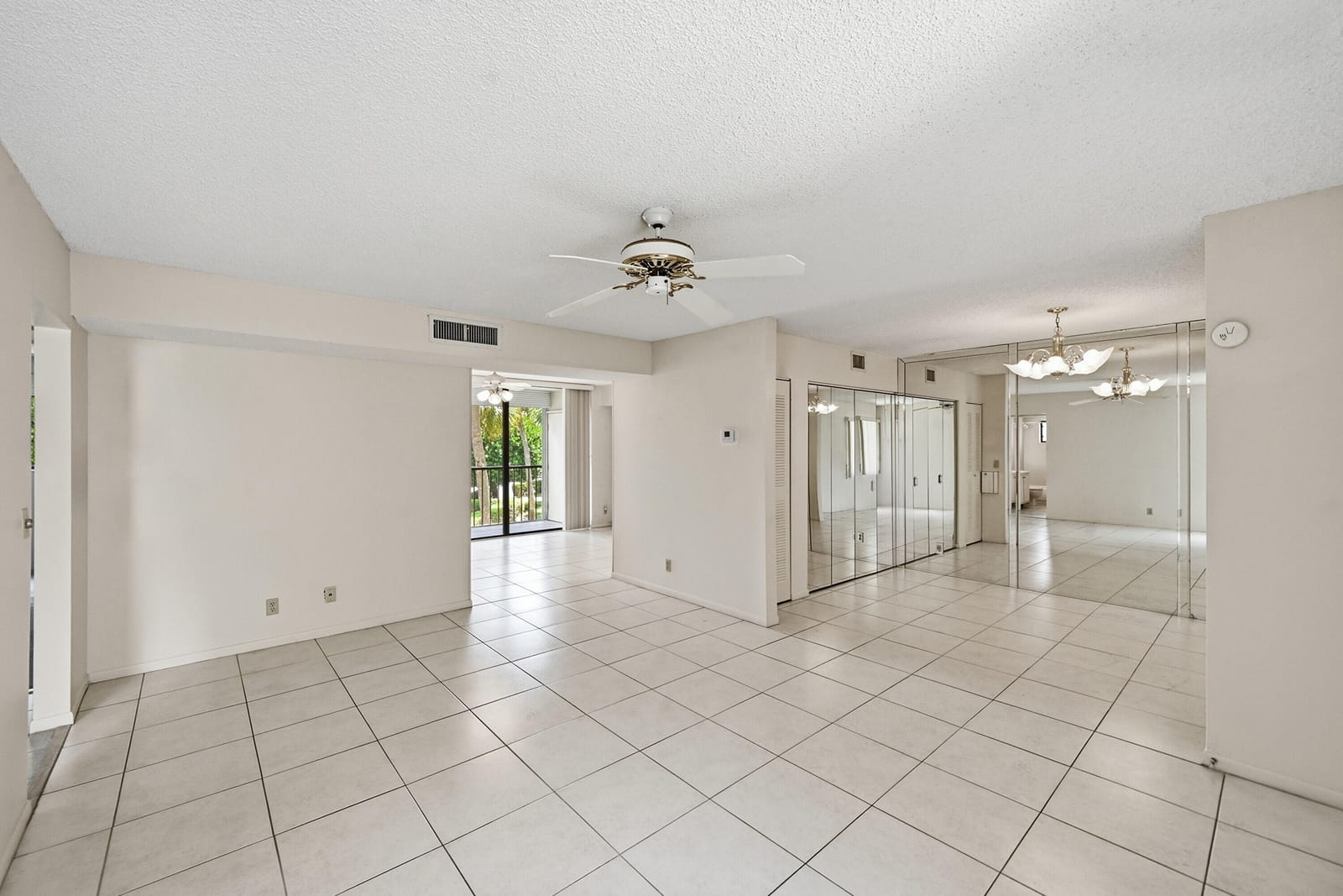 5370 Las Verdes Circle 219 — photo 6