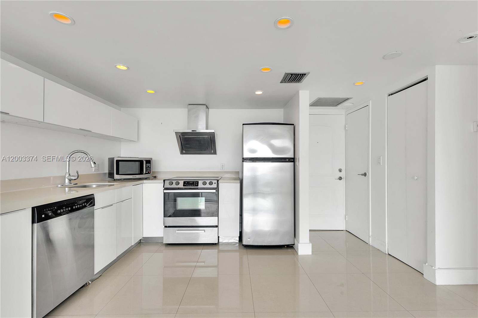100 Bayview Drive 1002, Sunny Isles Beach, FL 33160, Sunny Isles Beach