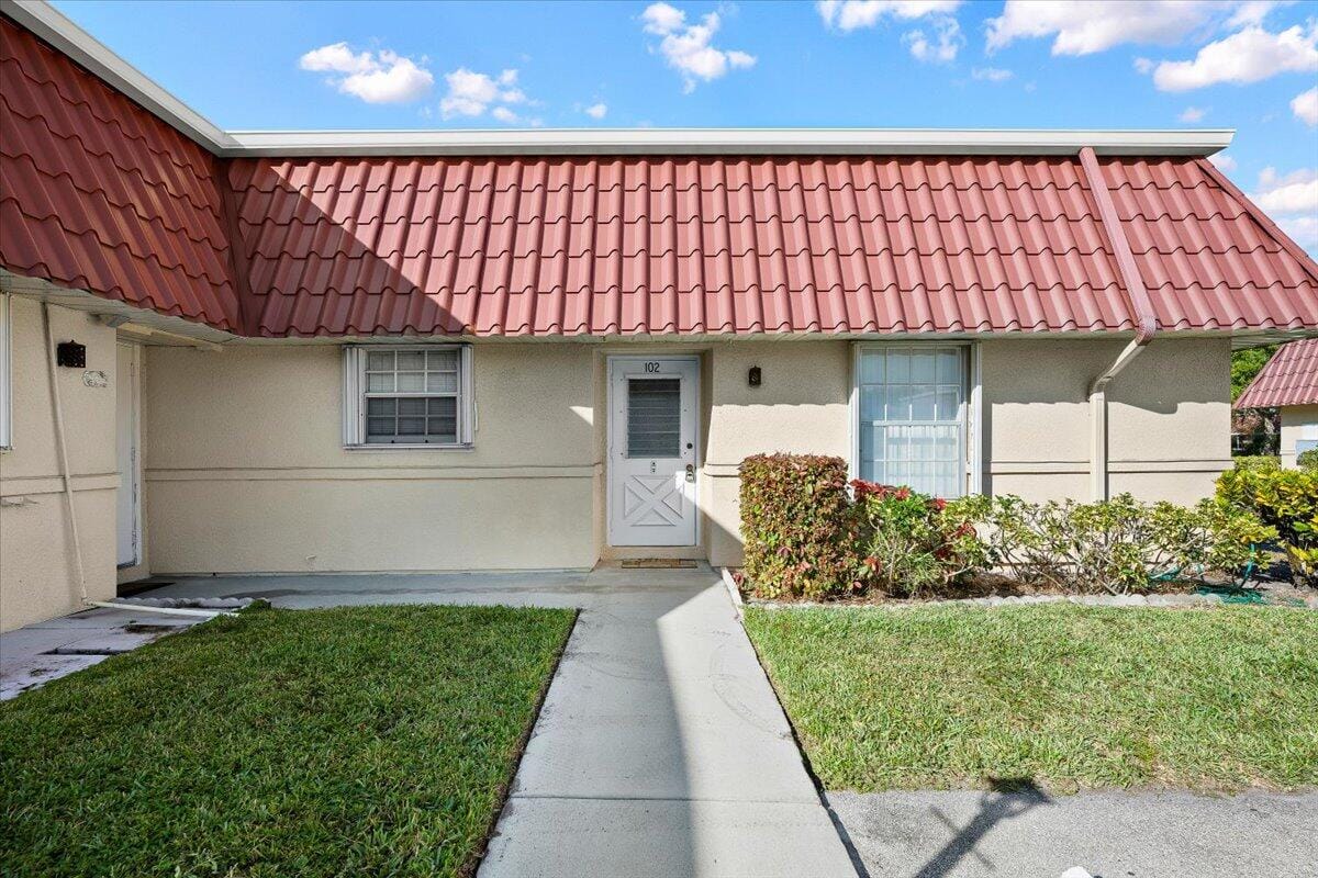 102 Amherst Lane, Greenacres, FL 33467 photo 2