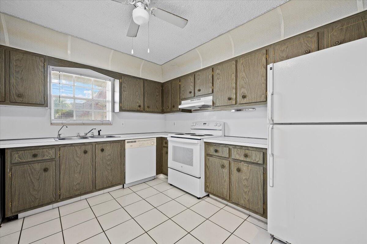 102 Amherst Lane, Greenacres, FL 33467 photo 5