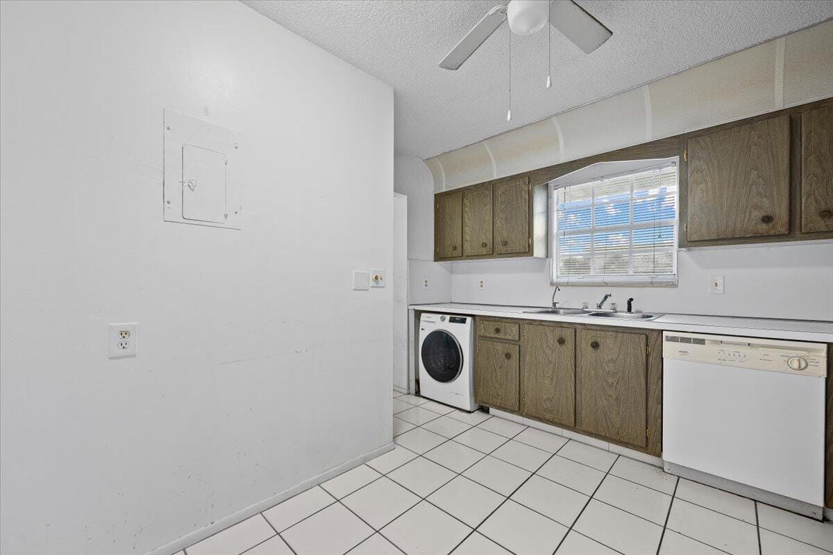 102 Amherst Lane, Greenacres, FL 33467 photo 7