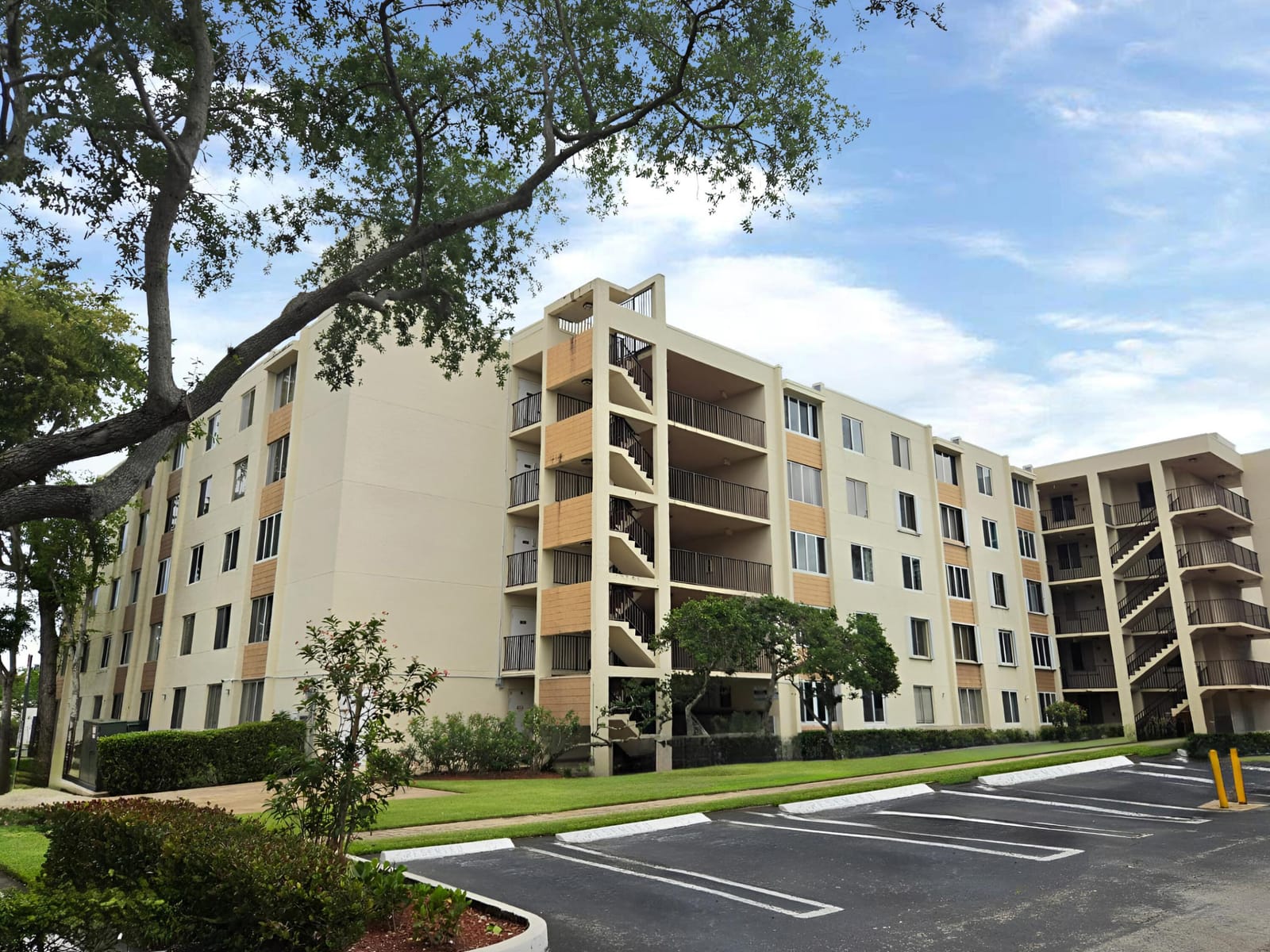 3253 Riverside Drive D-301, Coral Springs, FL 33065 photo 2