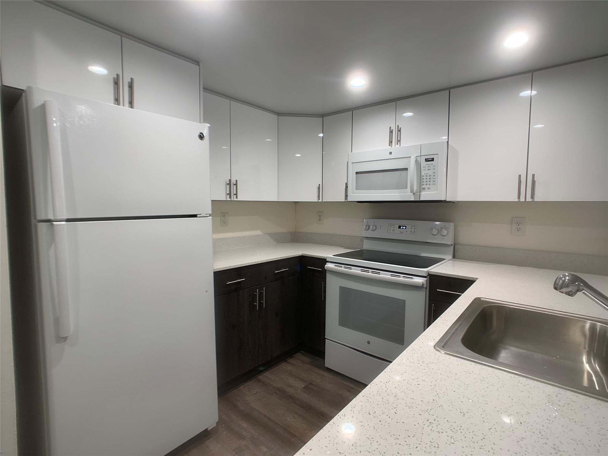 18335 NW 68 Avenue 255-104, Hialeah, FL 33015, Hialeah