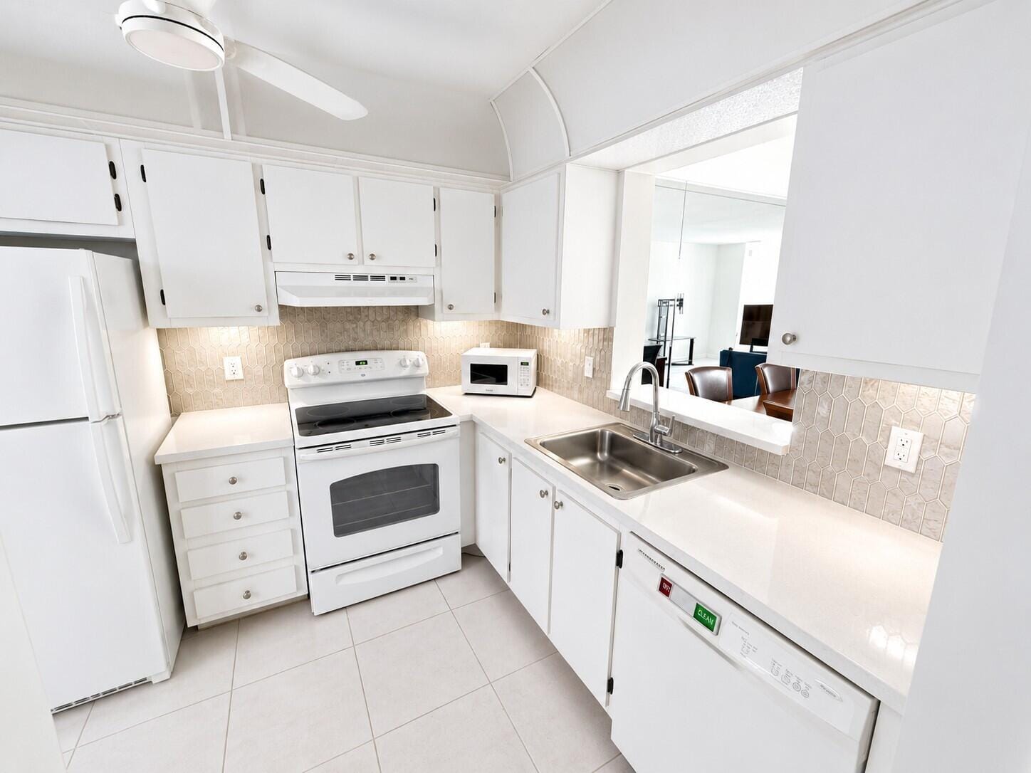 14307 Bedford Drive 302, Delray Beach, FL 33446 photo 2