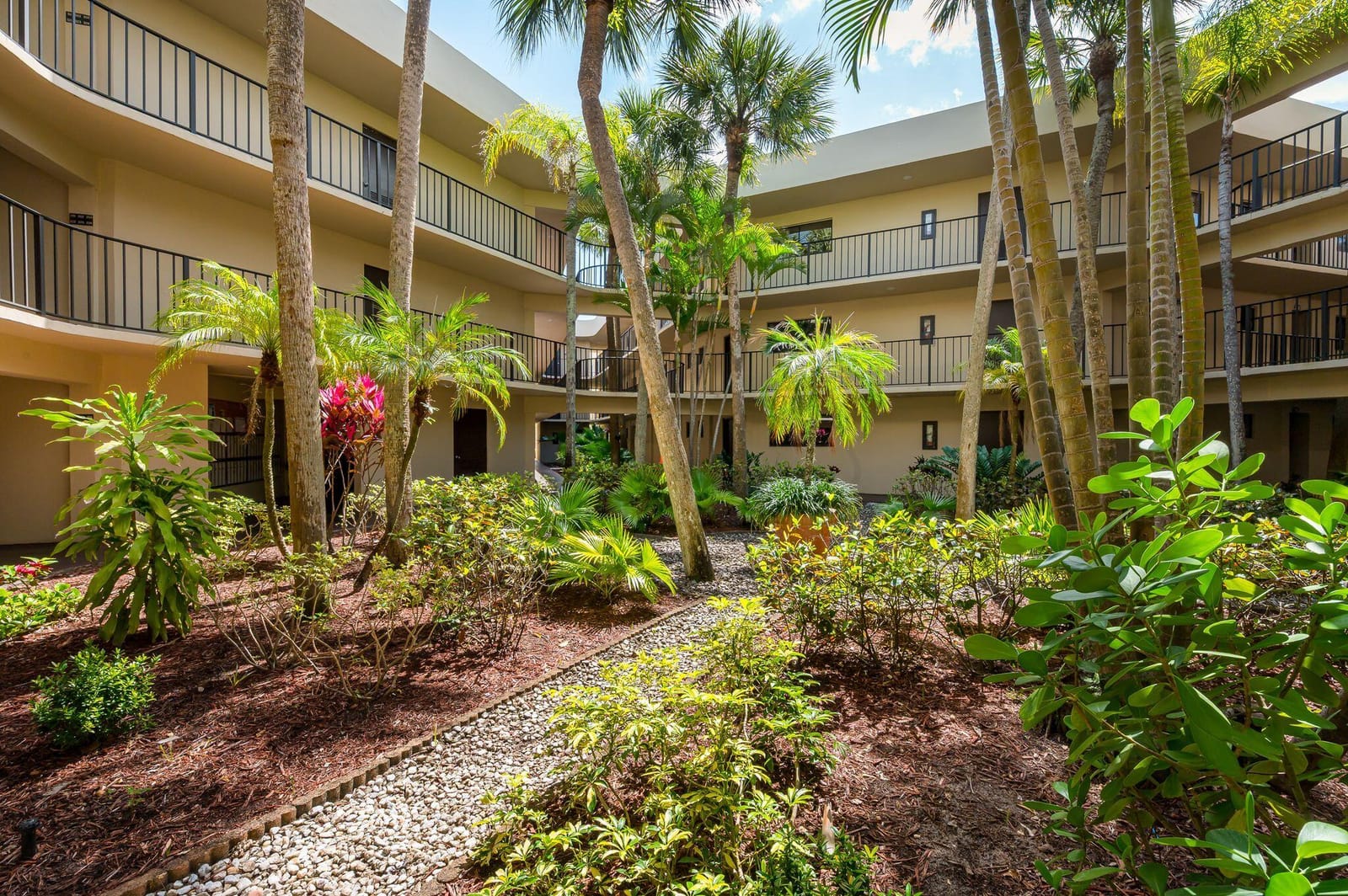 5220 Las Verdes Circle 108, Delray Beach, FL 33484 photo 2