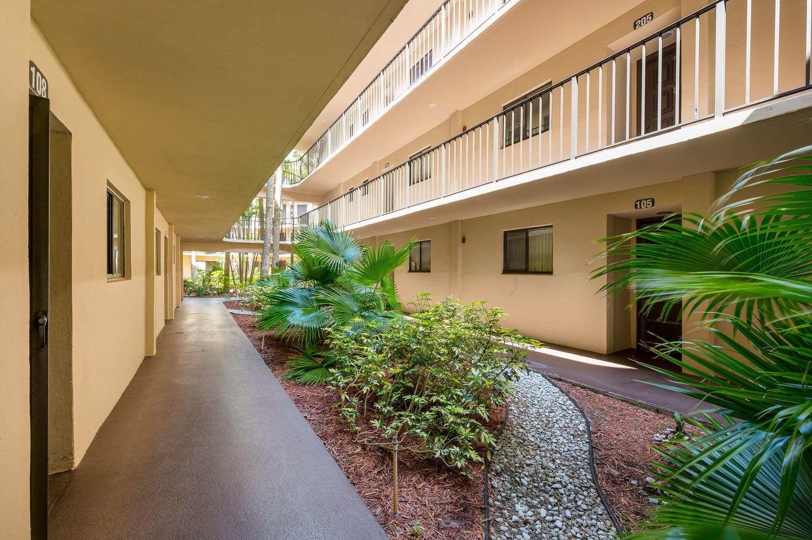 5220 Las Verdes Circle 108, Delray Beach, FL 33484 photo 5