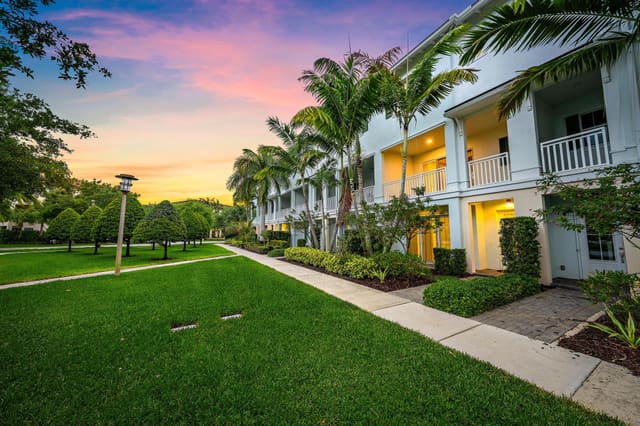 7085 Edison Place, Palm Beach Gardens, FL 33418