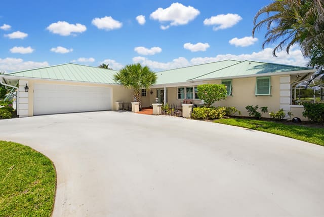 3491 SE Clubhouse Place, sold in Yacht & Country Club Of Stuart, Stuart, FL
